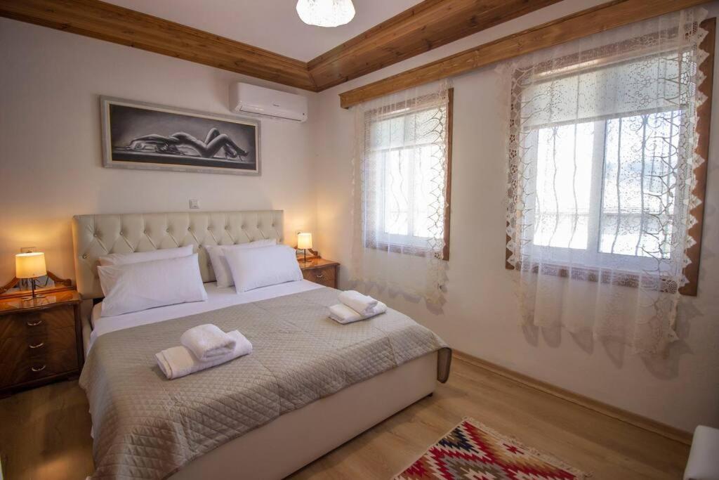 Emblematic House 3 Appartement Gjirokastër Buitenkant foto