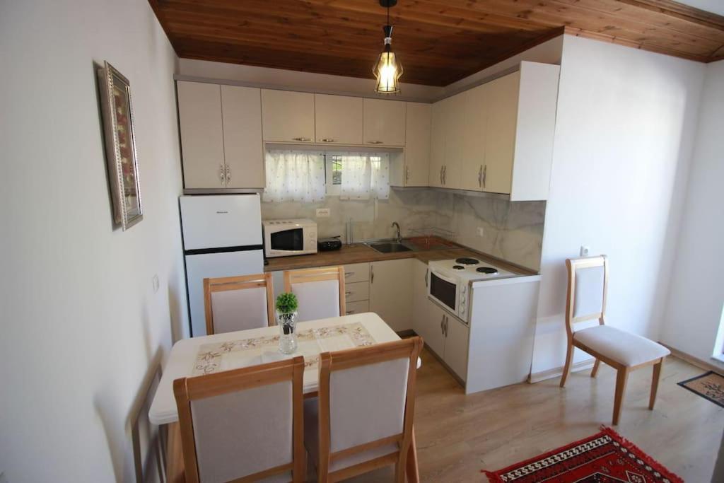 Emblematic House 3 Appartement Gjirokastër Buitenkant foto