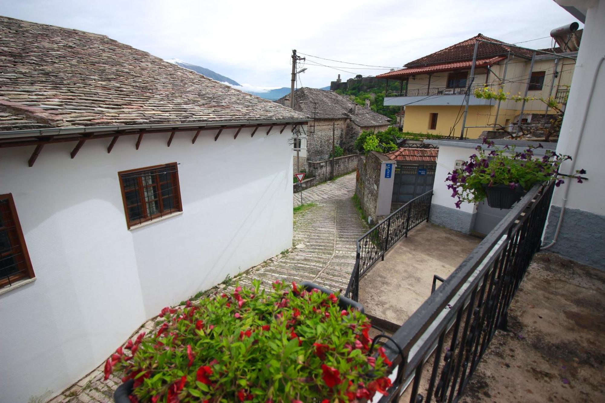 Emblematic House 3 Appartement Gjirokastër Buitenkant foto