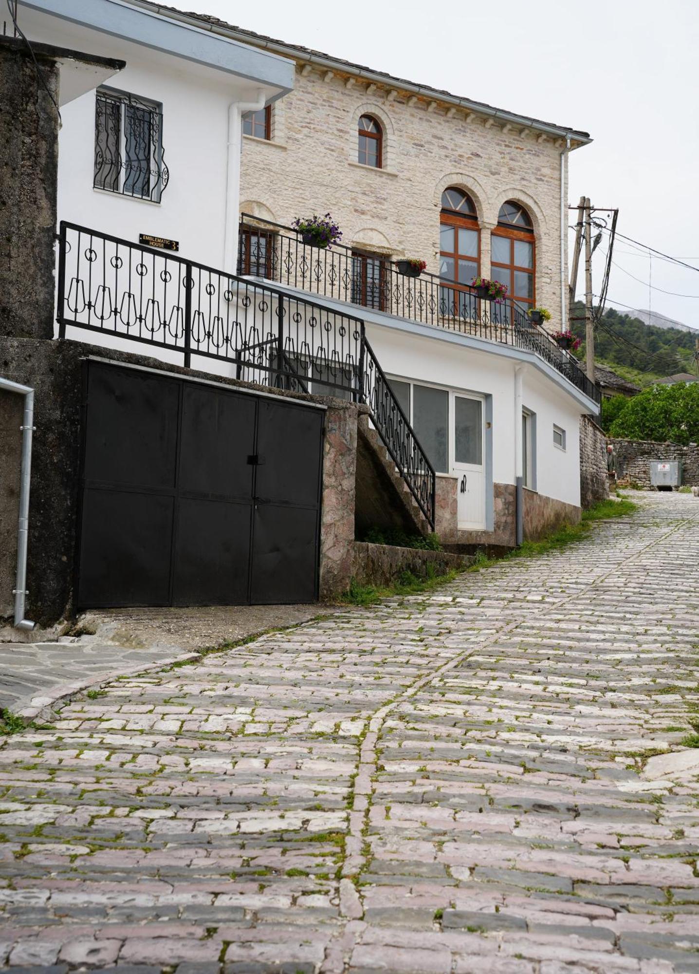 Emblematic House 3 Appartement Gjirokastër Buitenkant foto
